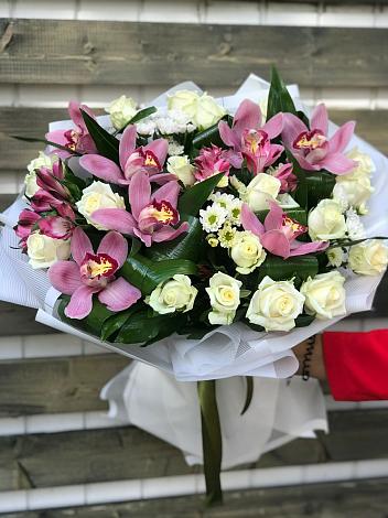 Букет цветов из: Розы и Хризантемы в Пинеровке
