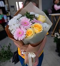 Букет цветов из:  Герберы, Розы и Хризантемы в Пинеровке